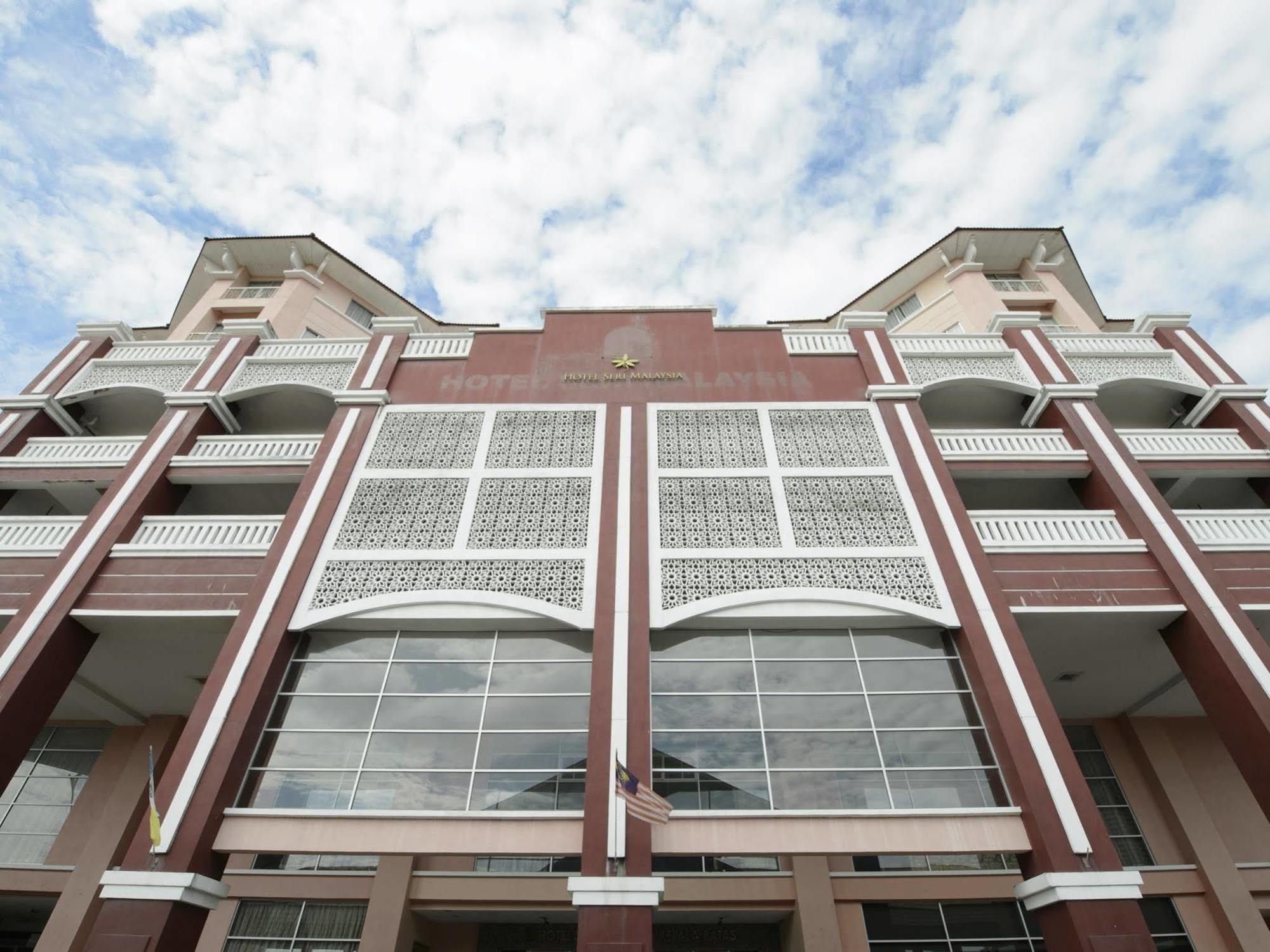 Hotel Seri Malaysia Kepala Batas Exterior foto